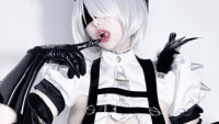 Cosplay 2B trong Nier Automata phong cách cô nàng cảnh sát