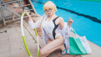 Cosplay Jeanne d'Arc cô giáo dạy bơi siêu xinh