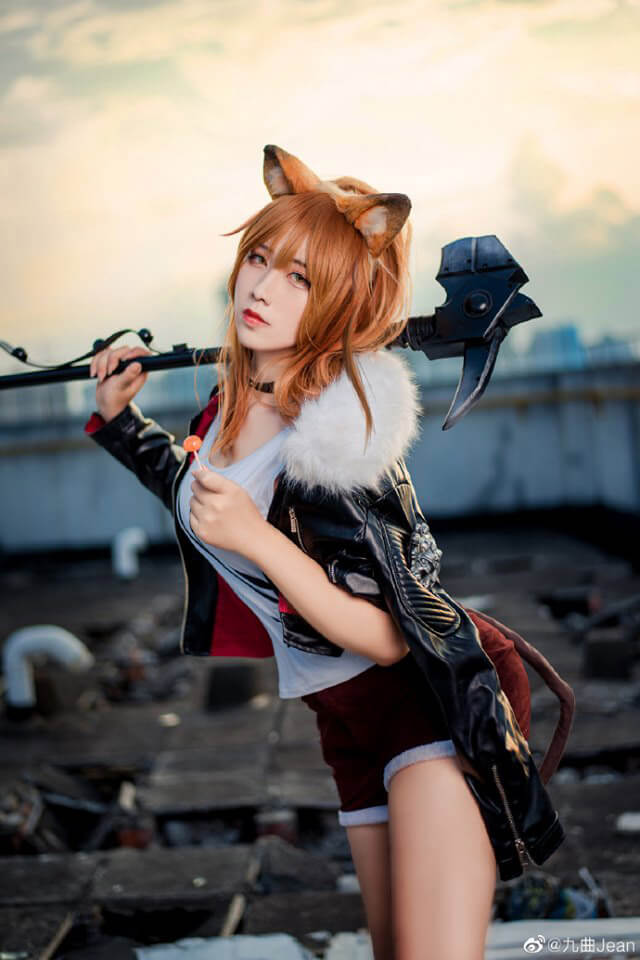 Arknights bất ngờ xuất hiện cosplay Siege hồ ly siêu quyến rũ