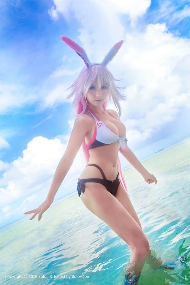 Bỏng mắt với cosplay Yae Sakura trong Honkai Impact 3