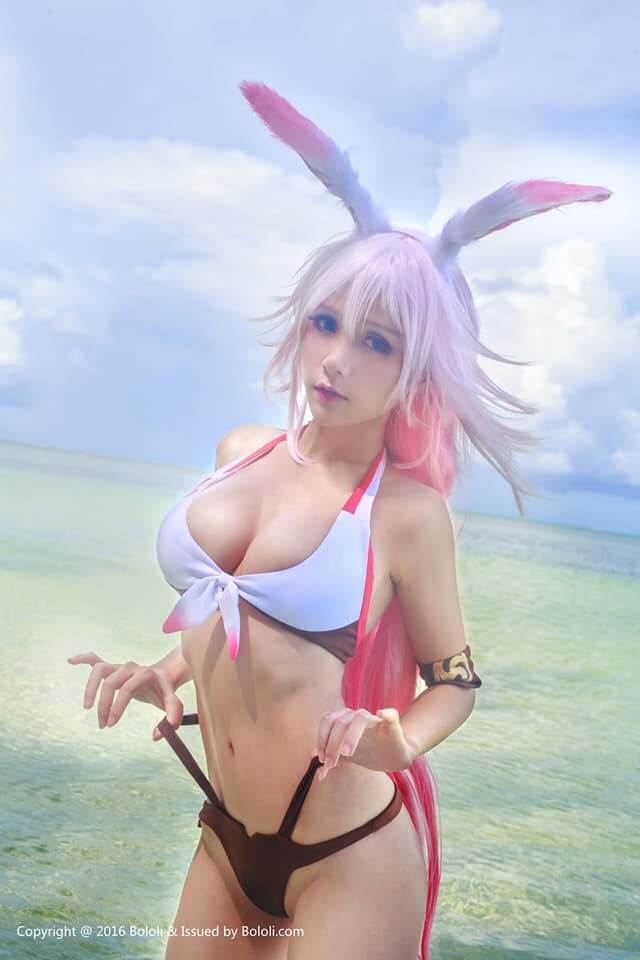 Bỏng mắt với cosplay Yae Sakura trong Honkai Impact 3