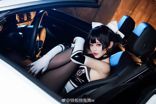 Lại một bộ cosplay Atago và Takao hút mắt người nhìn