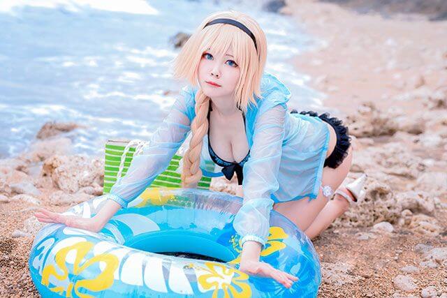 Cosplay Jeanne d'Arc trắng đen siêu sexy trong Fate/Grand Order