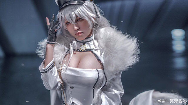 Cosplay ngự tỷ Gangut đậm chất xôi thịt trong game Azur Lane