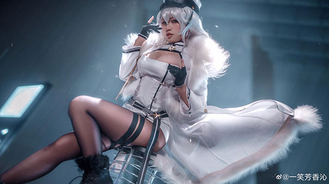 Cosplay ngự tỷ Gangut đậm chất xôi thịt trong game Azur Lane