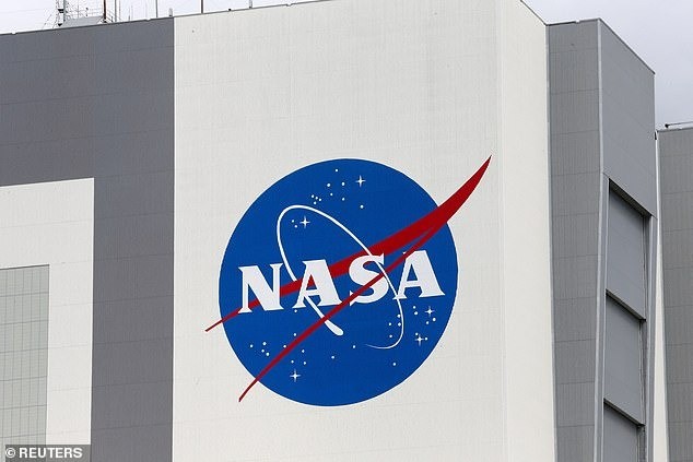 NASA chính thức bắt tay vào 'tóm sống