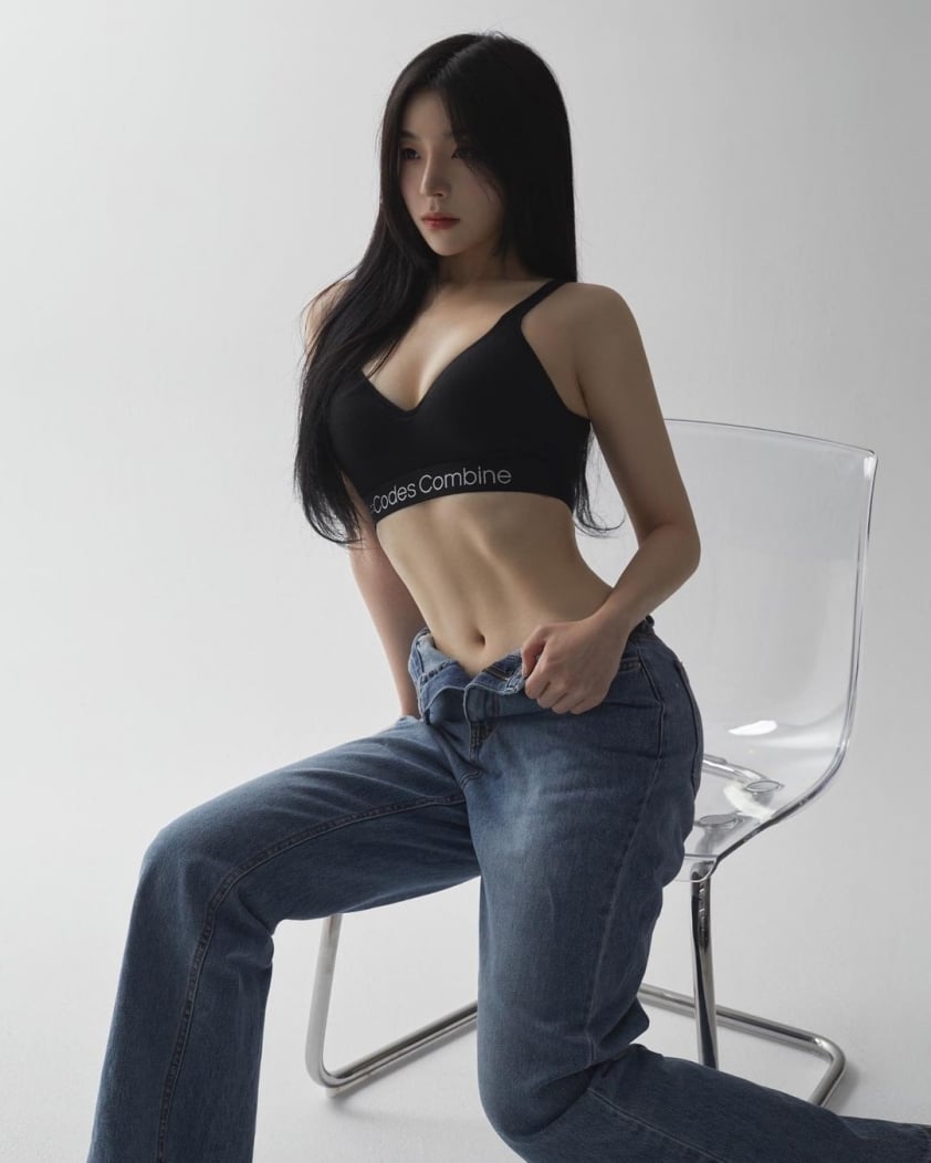 Hot girl Jo Yeon Ju khoe nhan sắc 'ngọt như kẹo', body nuột nà 