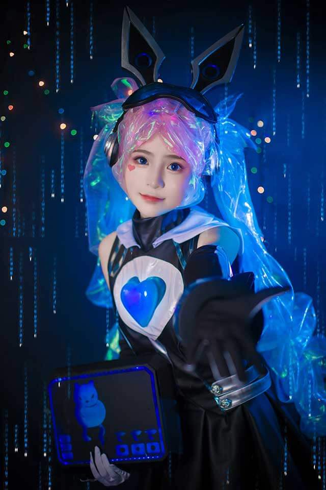 Lại bỏng mắt với cosplay nữ tướng Angela trong Vương Giả Vinh Diệu