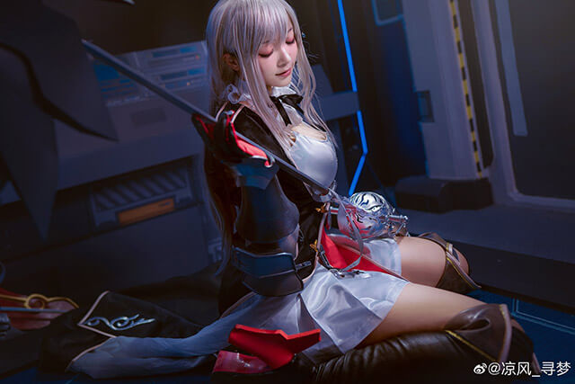 Ngắm cosplay vừa sexy vừa lạnh lùng của Dunkerque trong Azur Lane