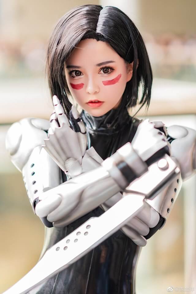 Ngẩn ngơ trước độ trong sáng của bộ cosplay Alita