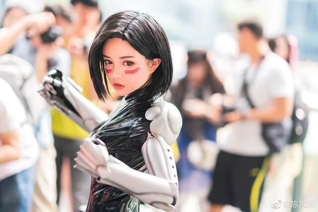 Ngẩn ngơ trước độ trong sáng của bộ cosplay Alita