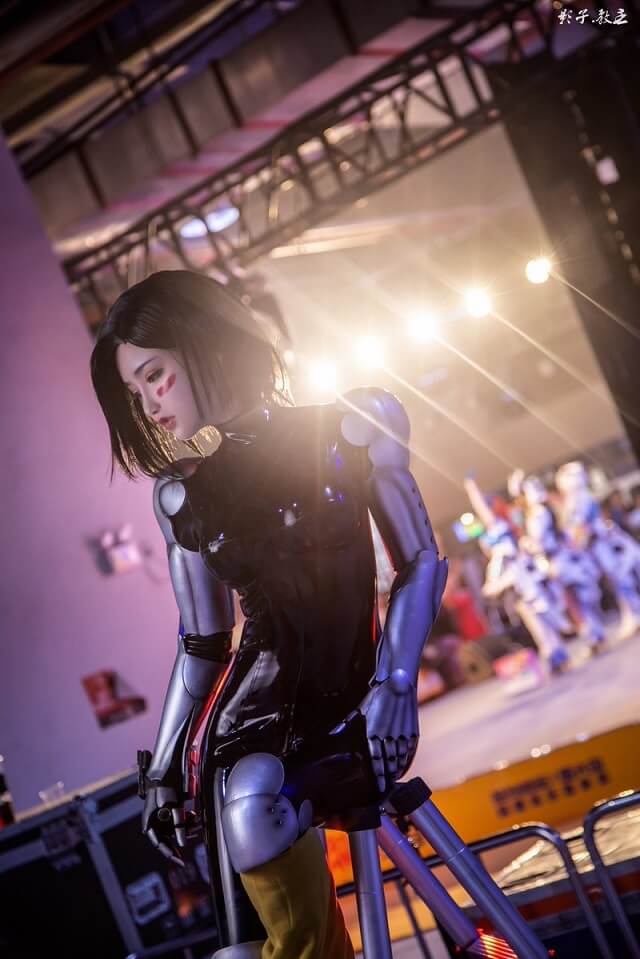 Ngẩn ngơ trước độ trong sáng của bộ cosplay Alita