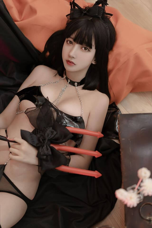 Nóng mắt với cosplay Succubus đầy vẻ gợi đòn của 过期米线线喵