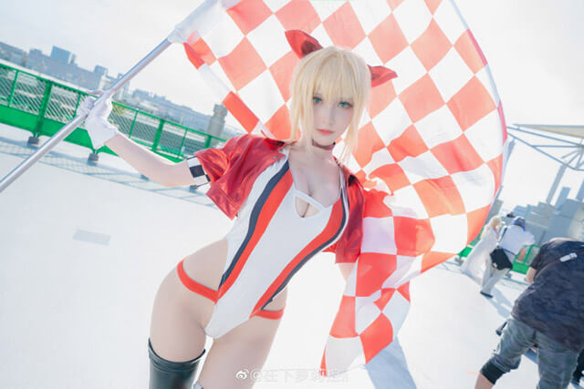 Nữ hoàng Nero Claudius nóng bỏng trong bộ cosplay của Fate/Grand Order