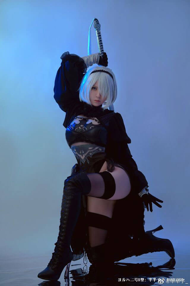 Quá ngợp với cosplay 2B sexy không góc chết với trang phục gợi cảm