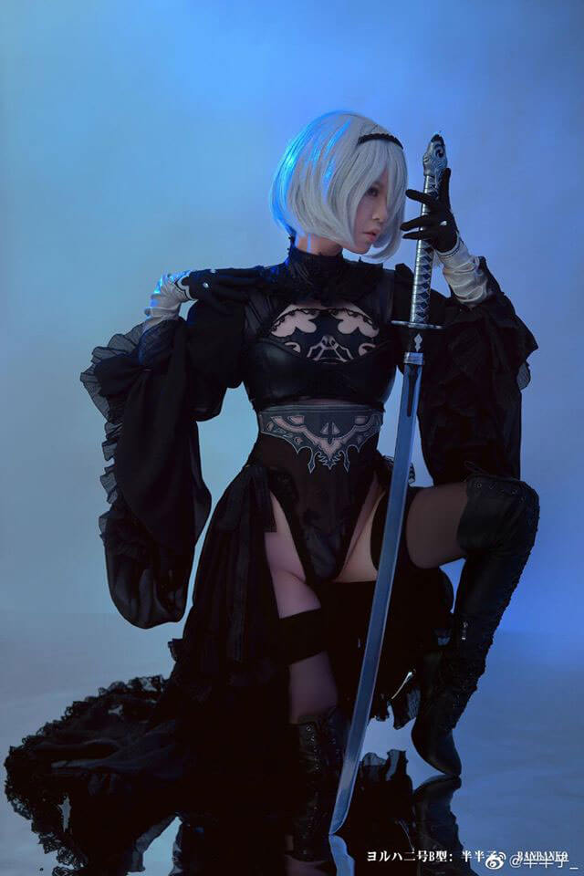 Quá ngợp với cosplay 2B sexy không góc chết với trang phục gợi cảm