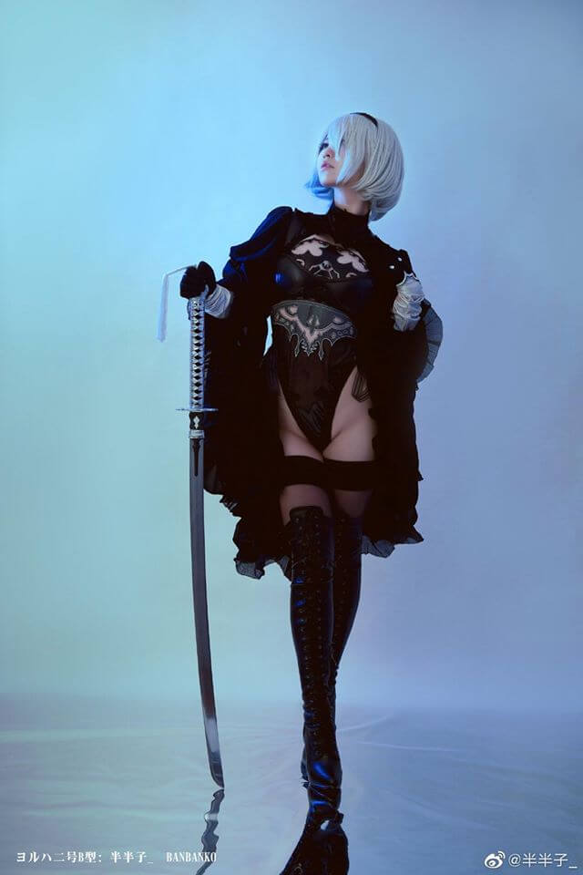 Quá ngợp với cosplay 2B sexy không góc chết với trang phục gợi cảm