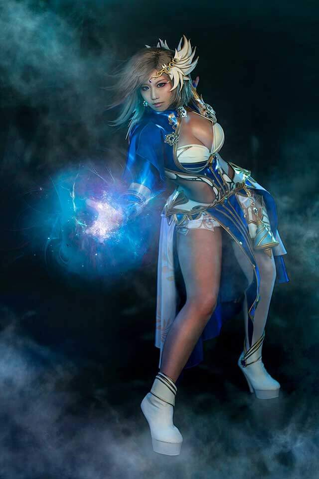 Spiral Cats tiếp tục hút mắt game thủ với cosplay game mobile Thine