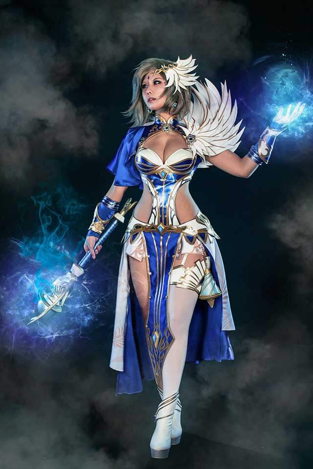 Spiral Cats tiếp tục hút mắt game thủ với cosplay game mobile Thine