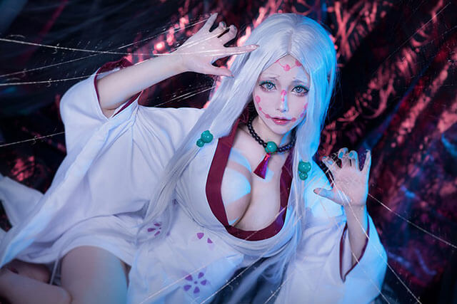 Tiếp tục xịt máu mũi với cosplay Quỷ Nhện Mẹ ngực khủng trong Kimetsu no Yaiba